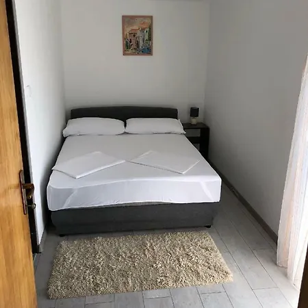 Zora Apartment