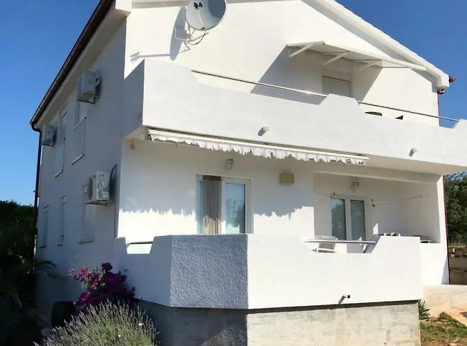 Zora * רוגוזניצה